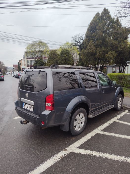 Vand SUV 4x4 Nissan Pathfinder 2.5d 2007 / 7 locuri
