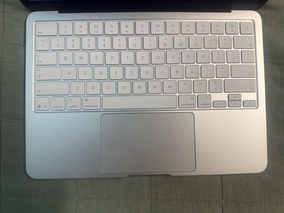 Macbook neo 256 gb , 8 sd