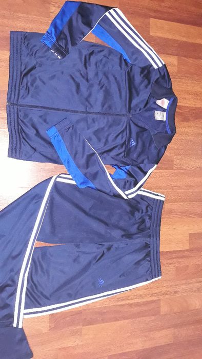 Спортен екип Adidas р-р 164см- 25лв.