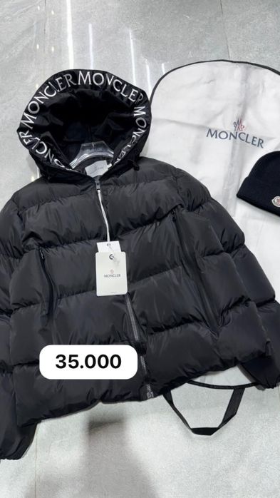 Продам пуховик Монклер