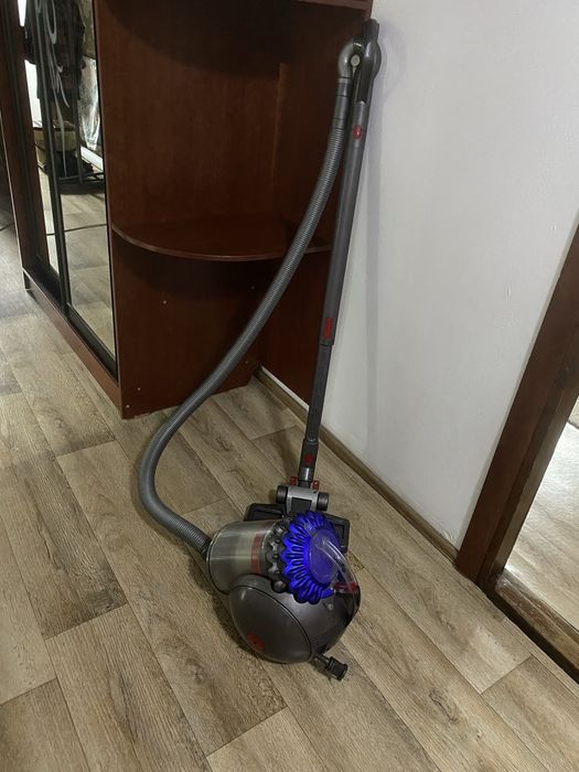 Продам бу пылесос Dyson