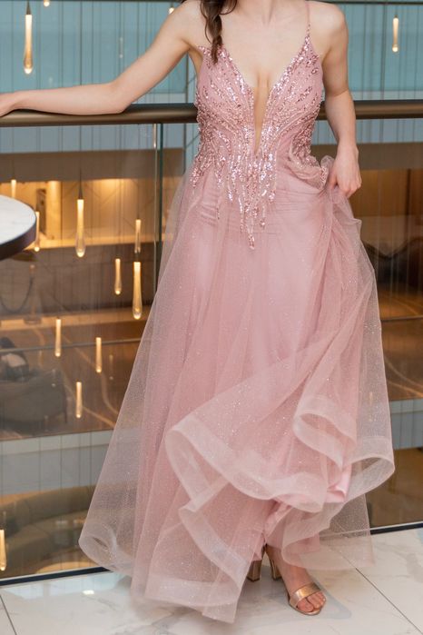 Разкошна розова Бална рокля за повод, бал, събитие
