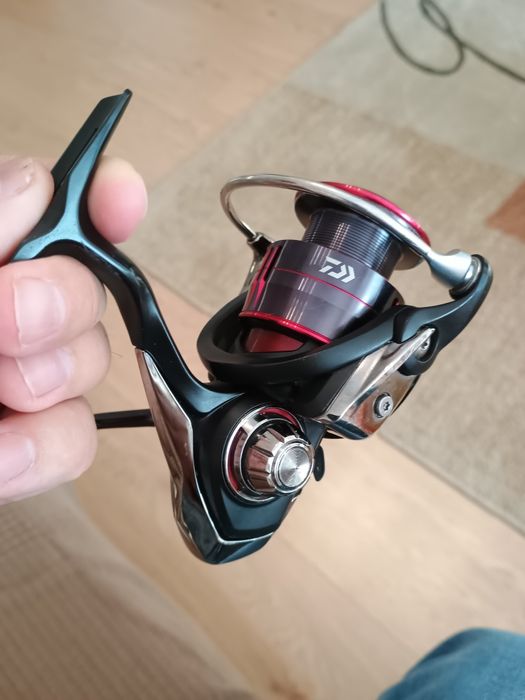Комплект въдица Sakura TSUBAREA 1.6 m 0.2 -3 гр. + Макара Daiwa Fuego LT2000D