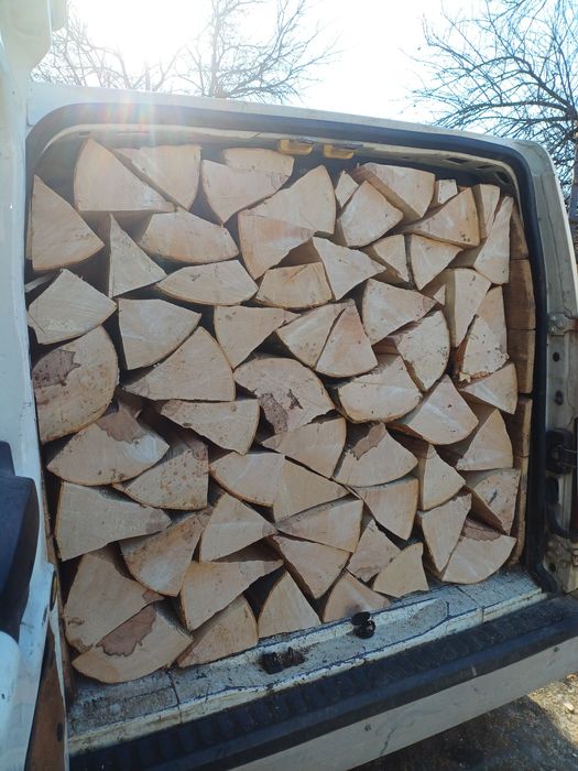 Vând lemne de foc  uscate sau verzi