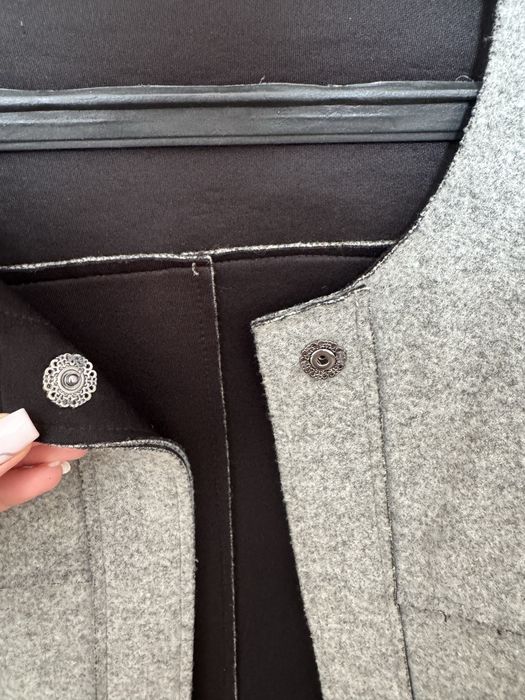 Пальто серое с коженными вставками