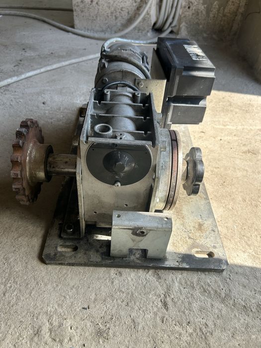 Motor profesional pentru poartă culisantă industrială GfA Elektromaten ST 16.24-40.00 – Germania