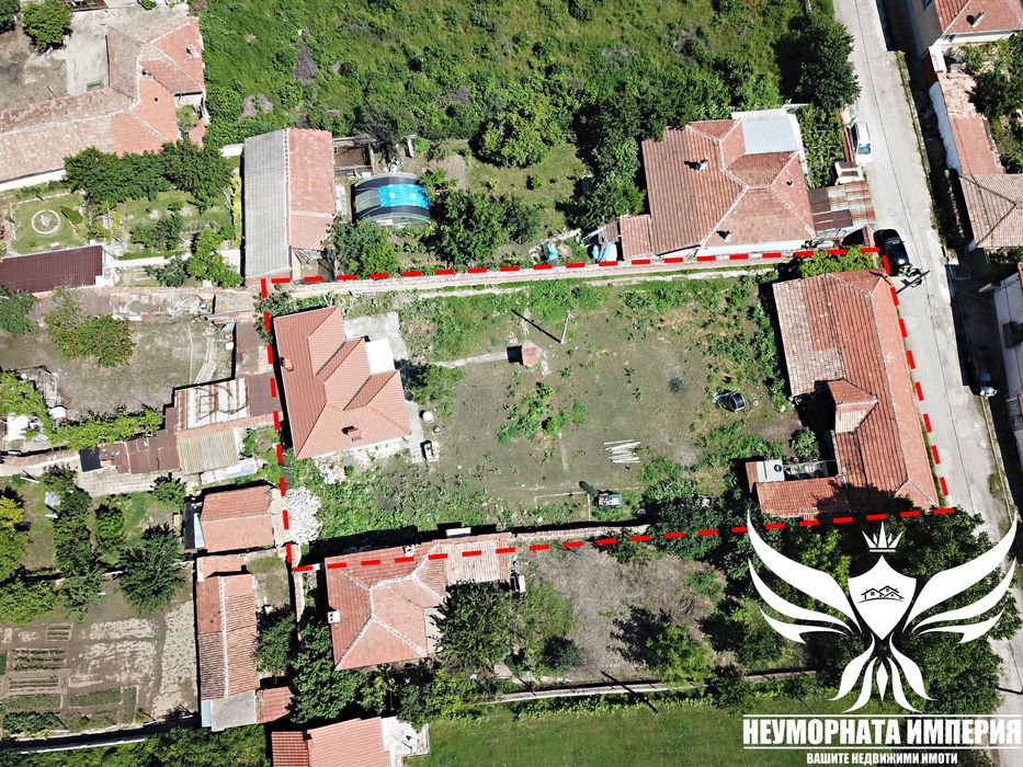 Двуетажна къща 160РЗП с голям двор 1250кв. двор в село Избеглии