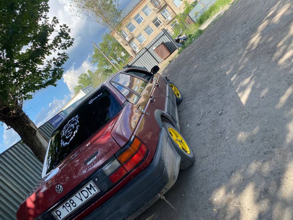 VW Passat B3 седан