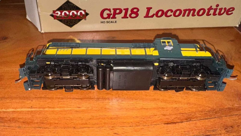 Macheta Locomotiva americana H0 Ho EMD GP18 C&NW 1:87 DC