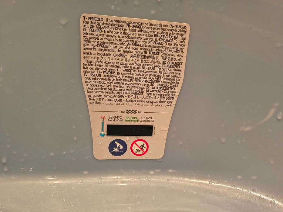 Анатомична вана OK baby с вграден термометър