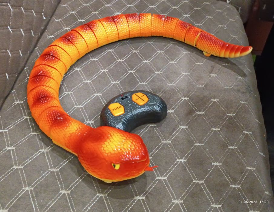 Змея на радиоуправлении