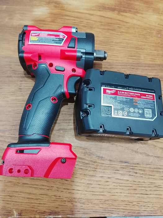 Impact pentru înșurubat Milwaukee cu o baterie de 6a Nou