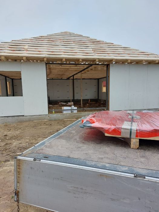 Reazlizăm în TOATĂ ROMÂNIA case și garaje pe STRUCTURĂ METALICĂ
dar si