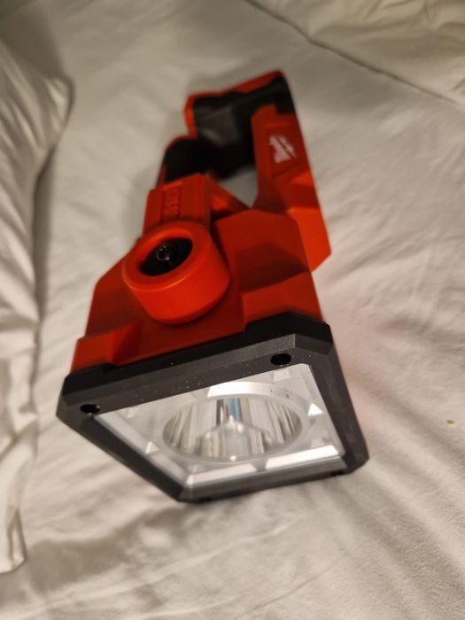 Фонарик Milwaukee