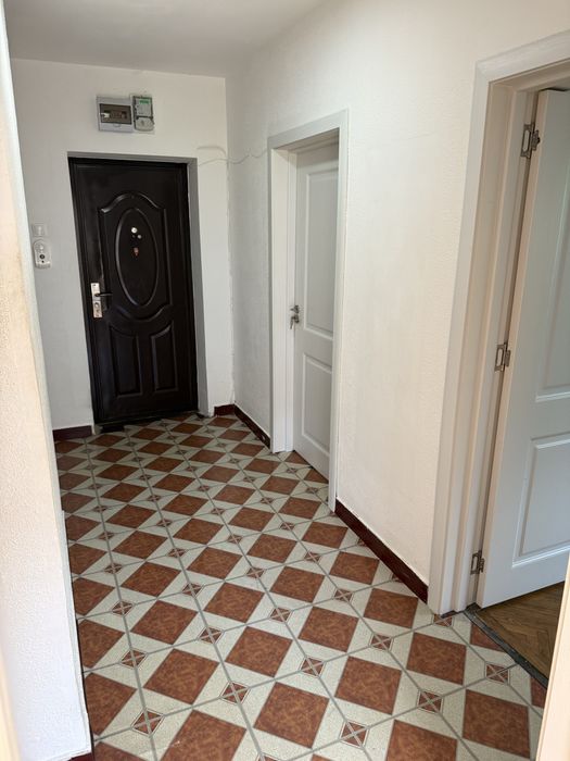 Vand apartament 3 camere, 65 mp (4.66 mp balcon), et 2/4, decomandat, zona Nord  ( Pedagogic )