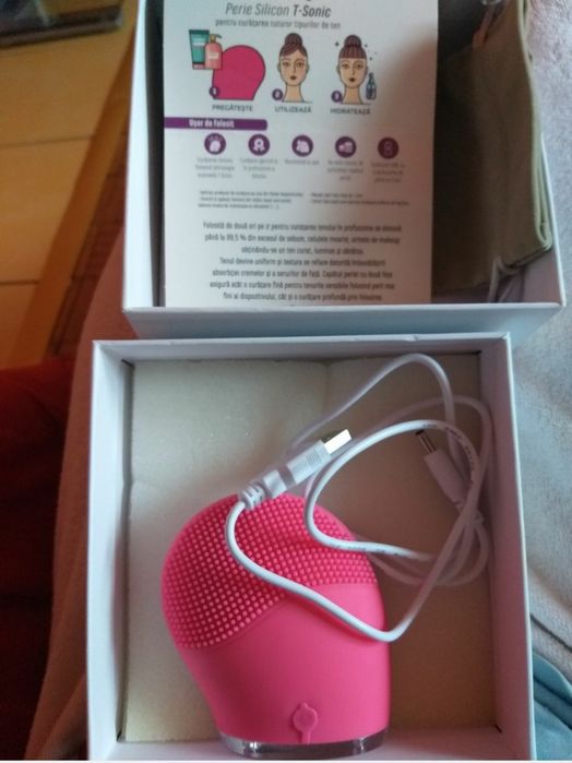 Dispozitiv de curățare facială