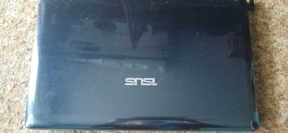 Продавам лап топ asus