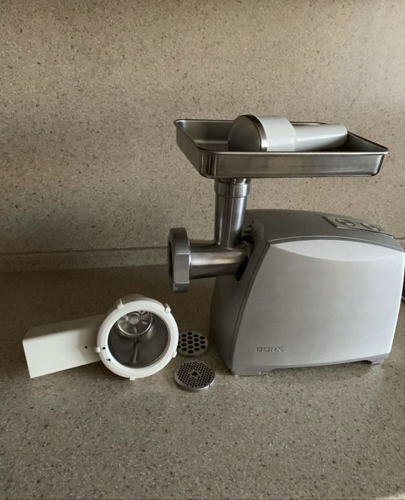НОВАЯ Мясорубка BORK M500