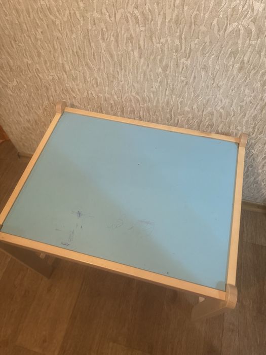 Продам детский стол