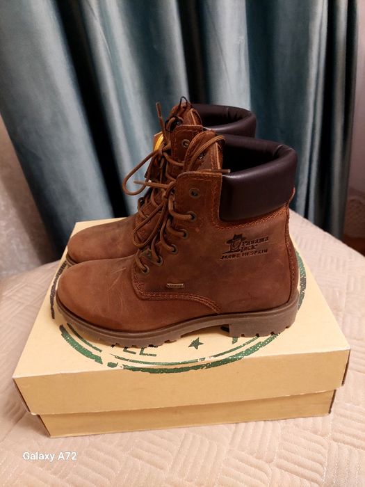 Продается ботинки фирмы Panama Jack.  Размер 36.