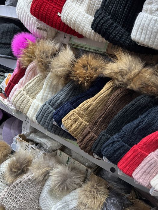 дамска шапка зимна голям естествен пух лисица тик так копче и се сваля