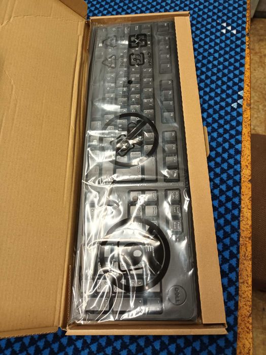 Продавам чисто нова клавиатура DELL KB 212 кирилизирана