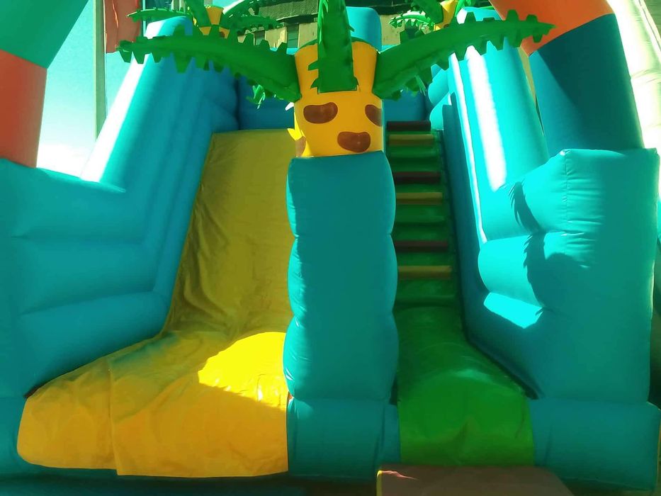 Надуваема пързалка батут