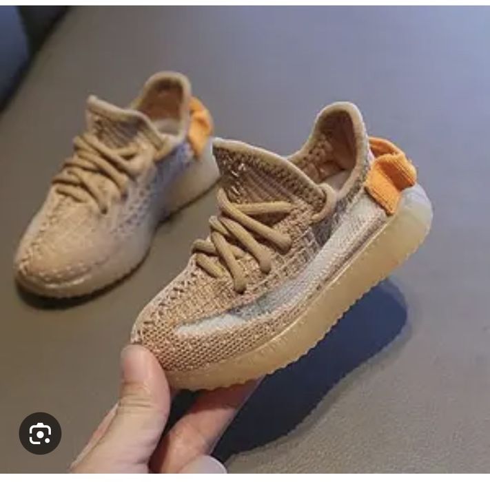 Продам детские кроссовки