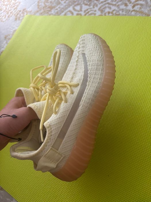 Кроссовки женские