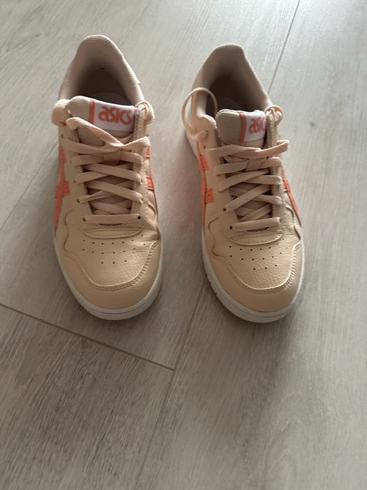 Дамски кецове Асикс