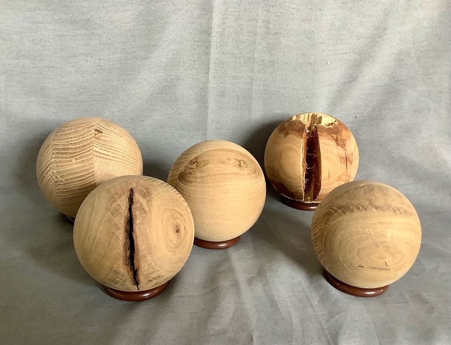 Sfere din lemn de diferite esențe și dimensiuni