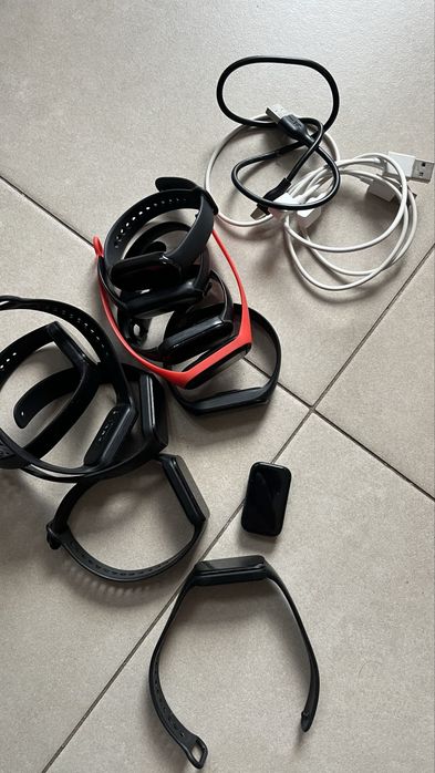 11 ceasuri xiaomi mi band diverse modele