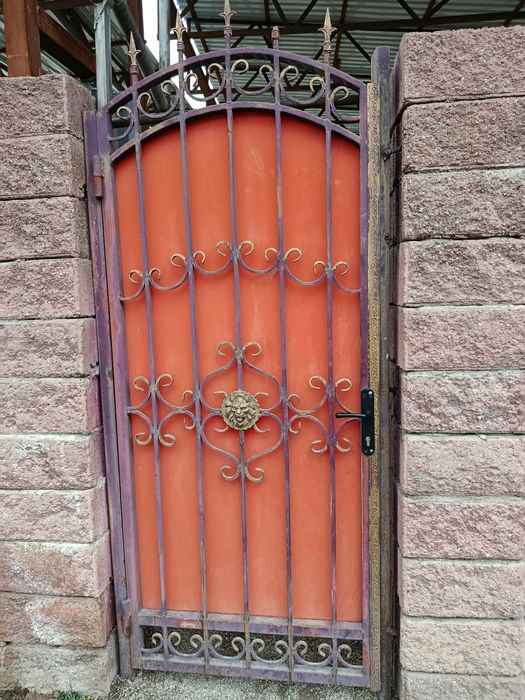 Продам ворота с калиткой.