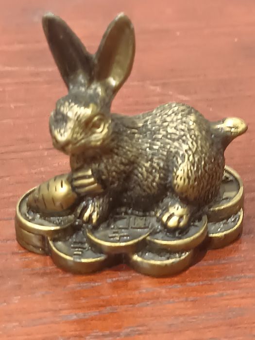 Продается бронзовая статуэтка