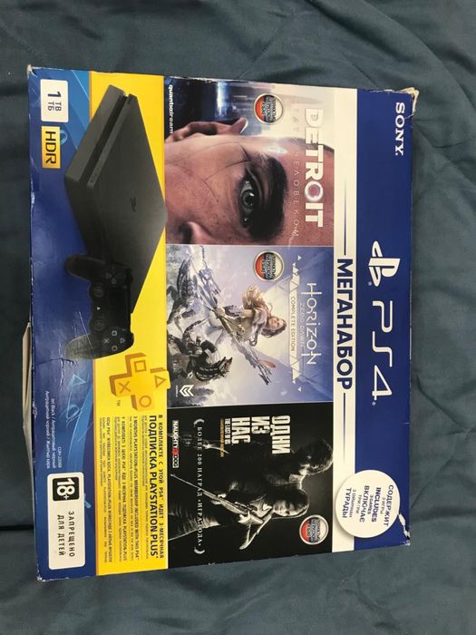 PS 4 slim в отличном состояний.