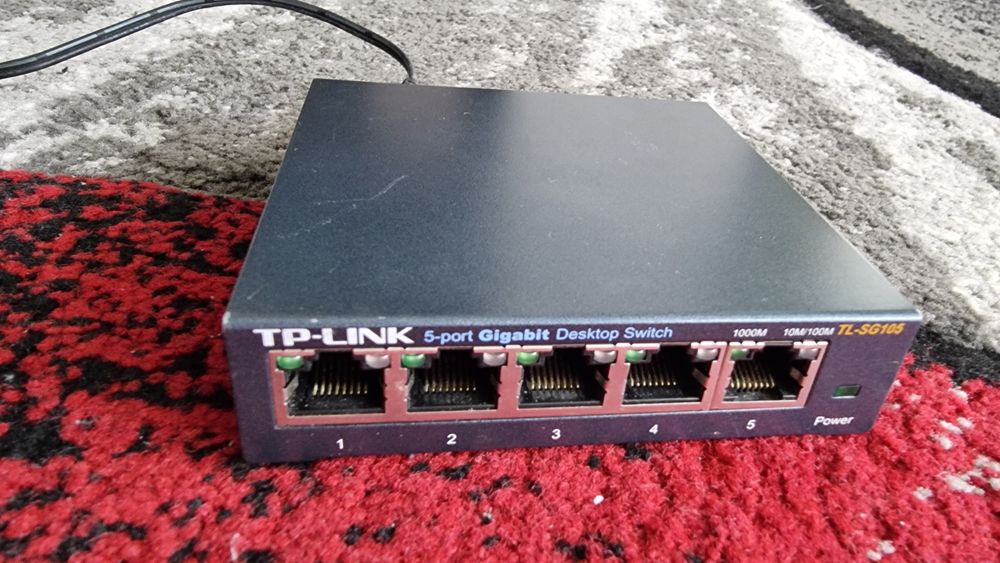 Switch Tp Link gigabit 5 porturi in stare bună de funcționare!
