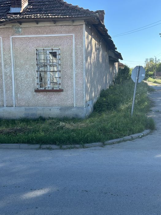 Продава се къща в град Летница