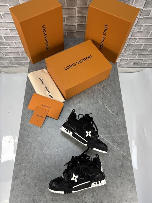 Louis Vuitton Skate Black** Full box**