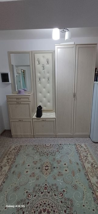 Продам шкаф в прихожей