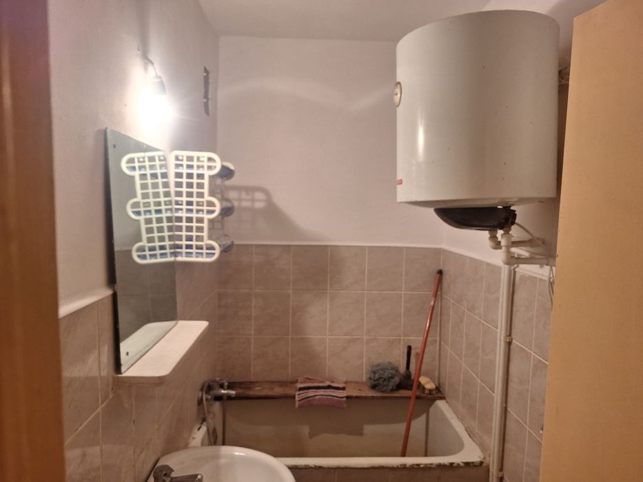 Vand garsoniera etajul 9