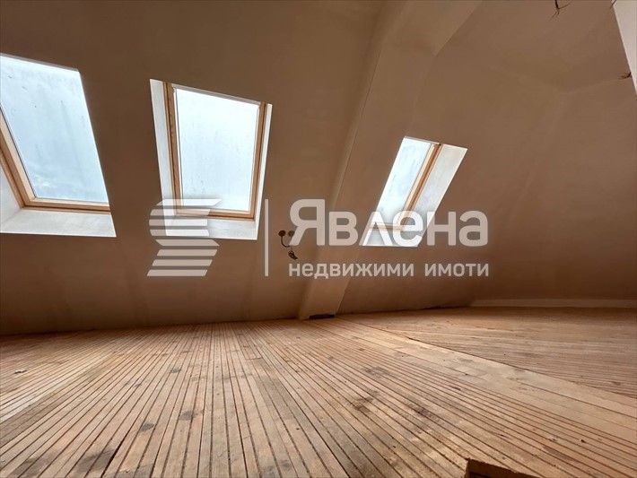 Продава се Тристаен апартамент в Бургас, Възраждане - 208 кв.м за 794 €/кв.м - Снимка #5