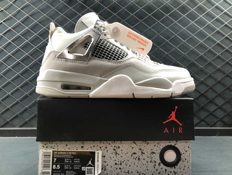 Air Jordan 4 Frozen Moments