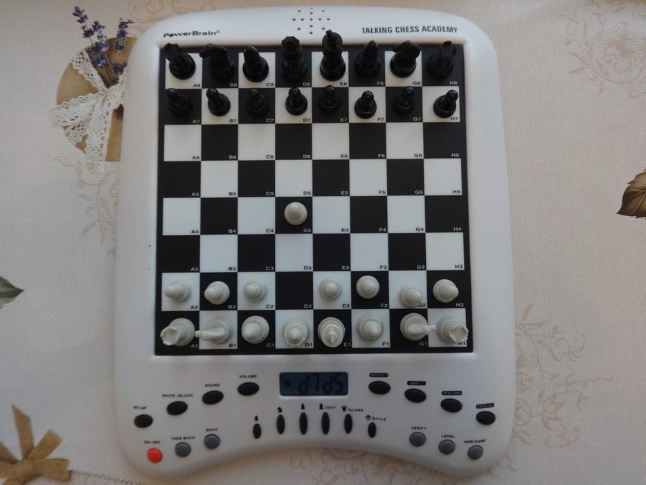 Електронен говорещ шах Talking Chess Academy – PowerBrain