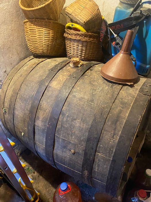 Vând 3 butoaie de 500 litri, butoiul