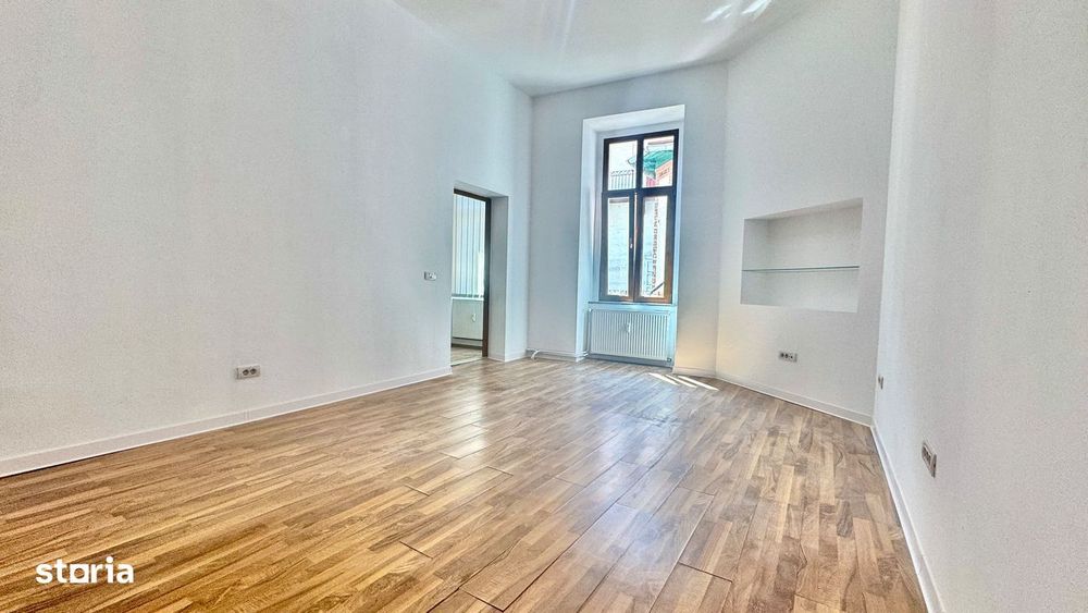 Proprietar inchiriez 55mp- zona centrala Arad, curte intrare Bulevard