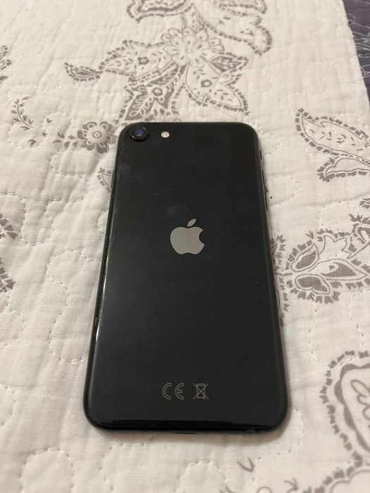 Продам iPhone SE 2020