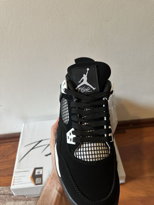 Air Jordan 4 Retro White Thunder