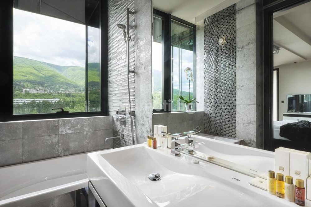 Продава се Четиристаен апартамент в София, Манастирски ливади - 241 кв.м за 1428 €/кв.м - Снимка #5