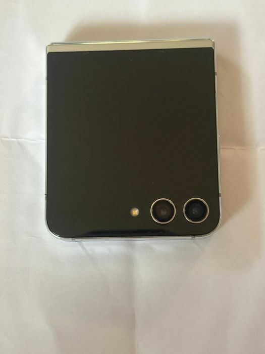 Samsung Z FLIP 5 5G impecabil culoare rara, verde mint 256 gb/ 8gb ram. schimb