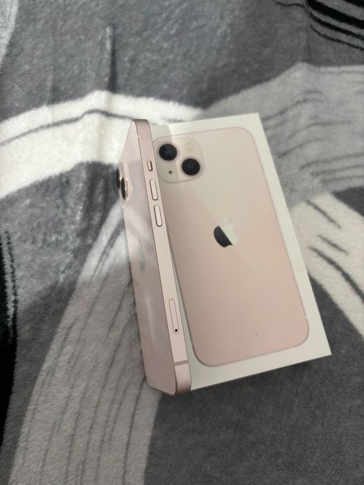 Vand Iphone  13 rose impecabil ca nou